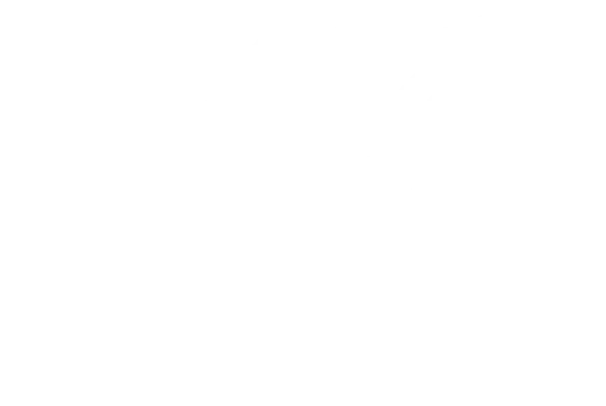 Ilustración de lupa de consultor SEO freelance analizando datos de posicionamiento web para mejorar resultados de negocio.